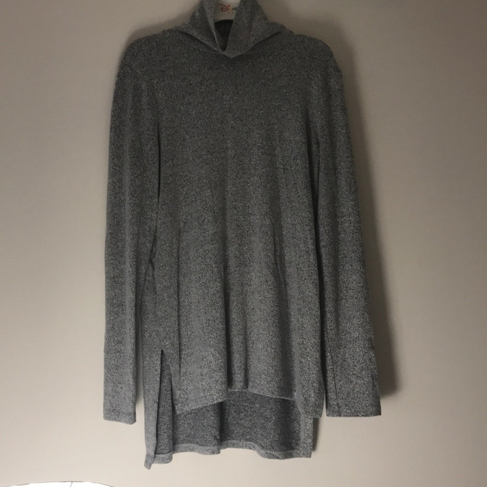 highlow turtle neck*sold on merc*